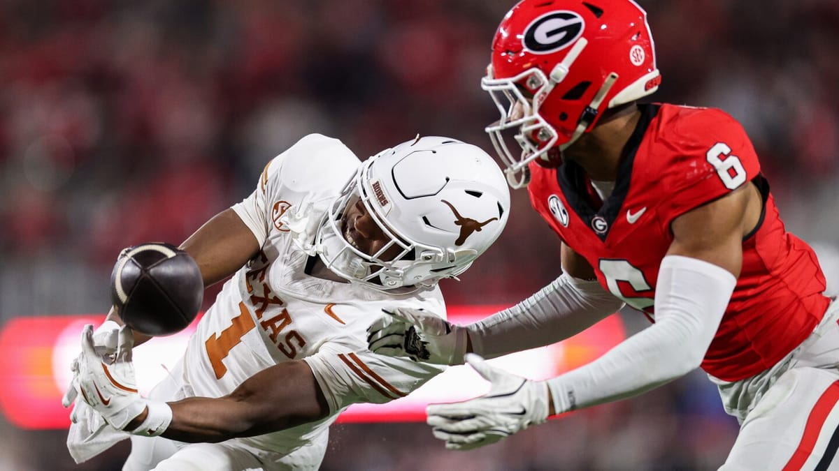 No. 10 Texas runs out of answers as No. 5 Georgia dominates 35-10 in Athens