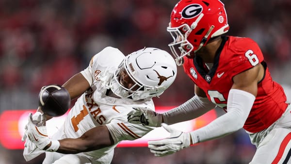 No. 10 Texas runs out of answers as No. 5 Georgia dominates 35-10 in Athens